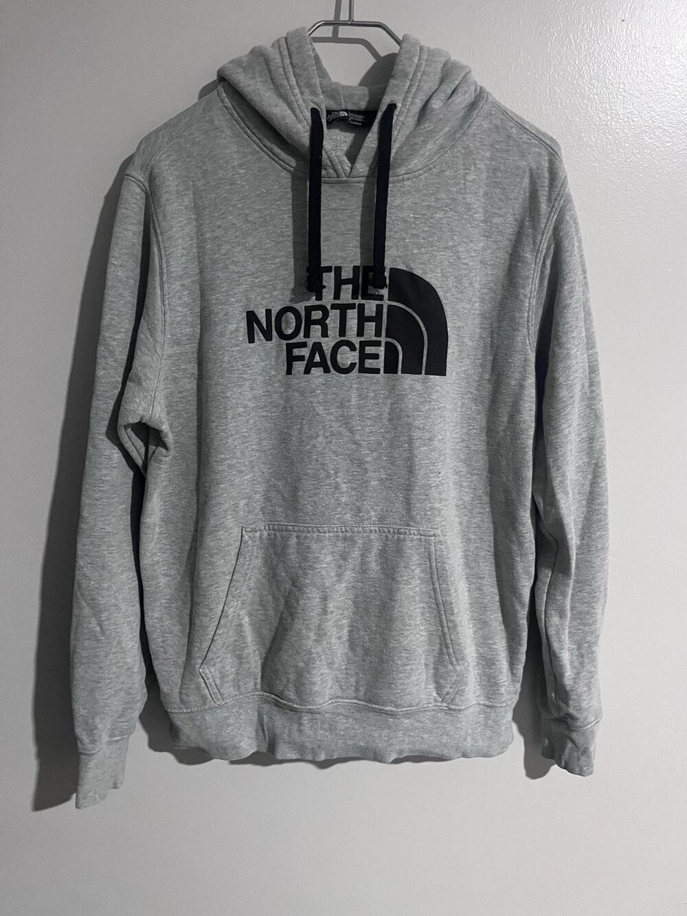 The North Face Hoodie Mens M Gray Pullover Hooded Pockets Logo Graphic